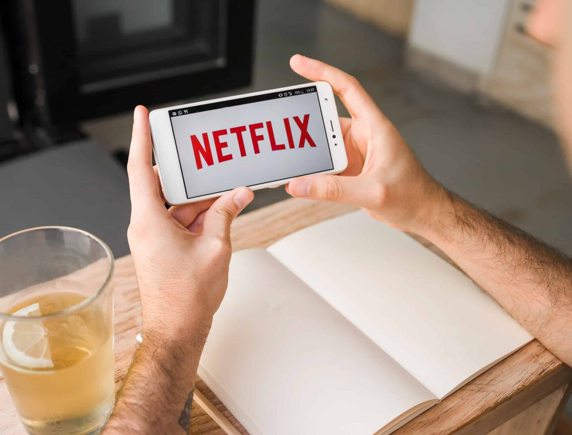 Nesta era de streaming, os K-Dramas da Netflix oferecem uma fuga bem-vinda da monotonia, proporcionando histórias cativantes que exploram o intricado tecido das relações humanas.