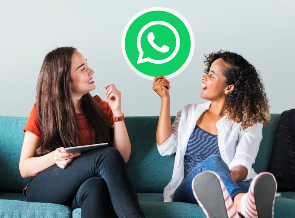 O WhatsApp, em sua mais recente atualização, incorporou inteligência artificial na criação de avatares animados, permitindo aos usuários transformar suas selfies em bonequinhos personalizados.