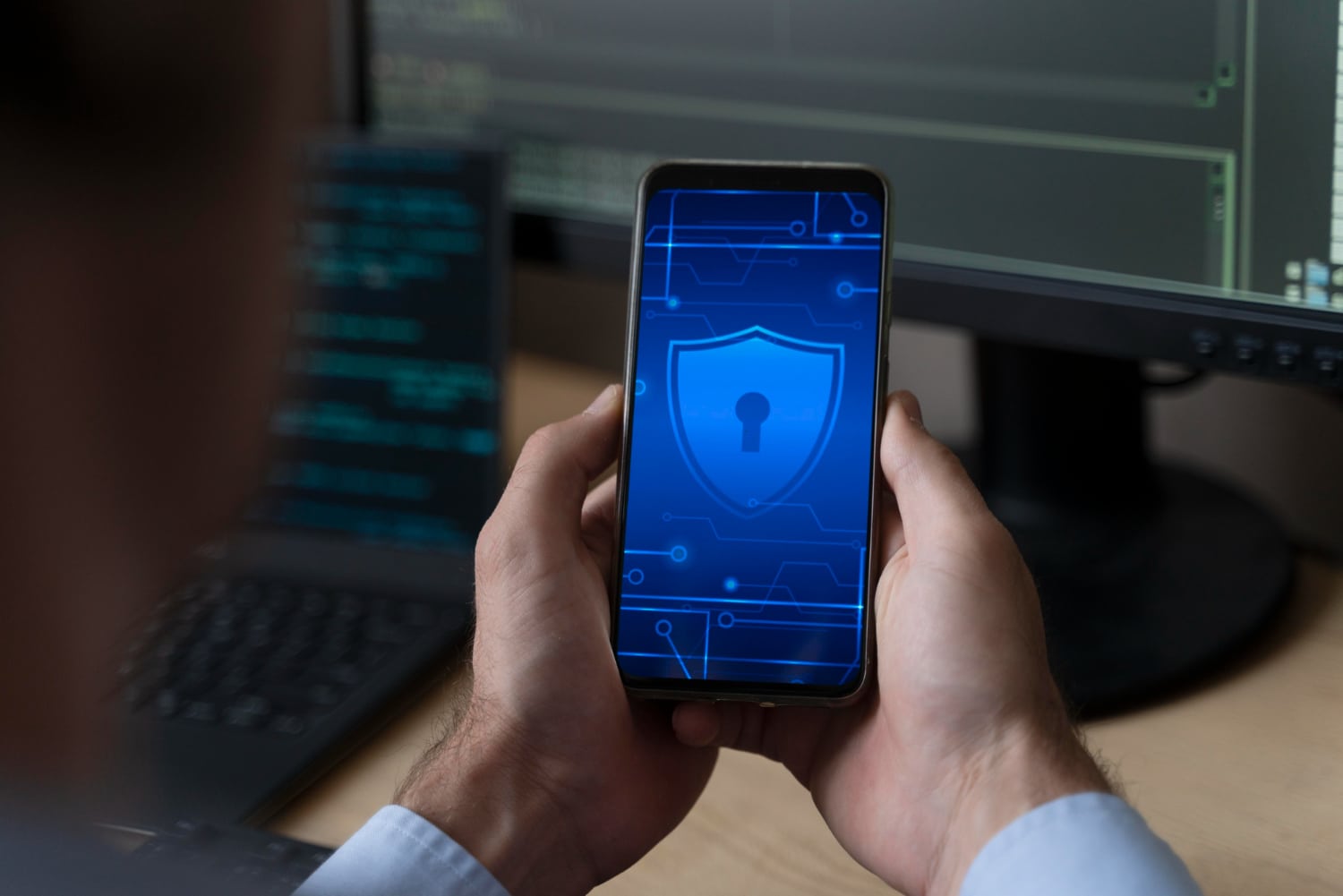 A Apple está prestes a lançar a atualização iOS 17.3, apresentando um novo recurso de segurança, a “Proteção de Dispositivo Roubado”.
