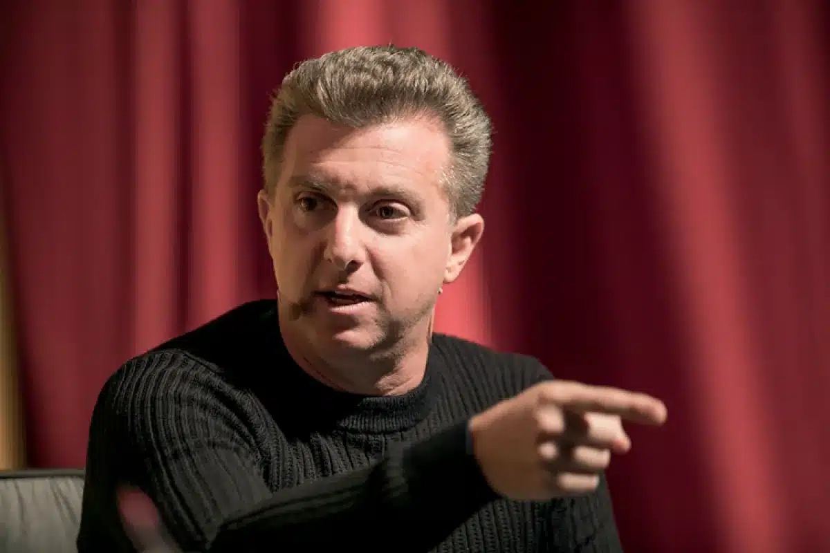 Luciano Huck quer processar o Twitter! Crédito: Reprodução.
