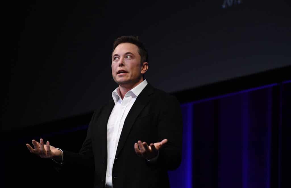 Elon Musk contra Disney? Empresário financia processo de Gina Carano contra o Streaming