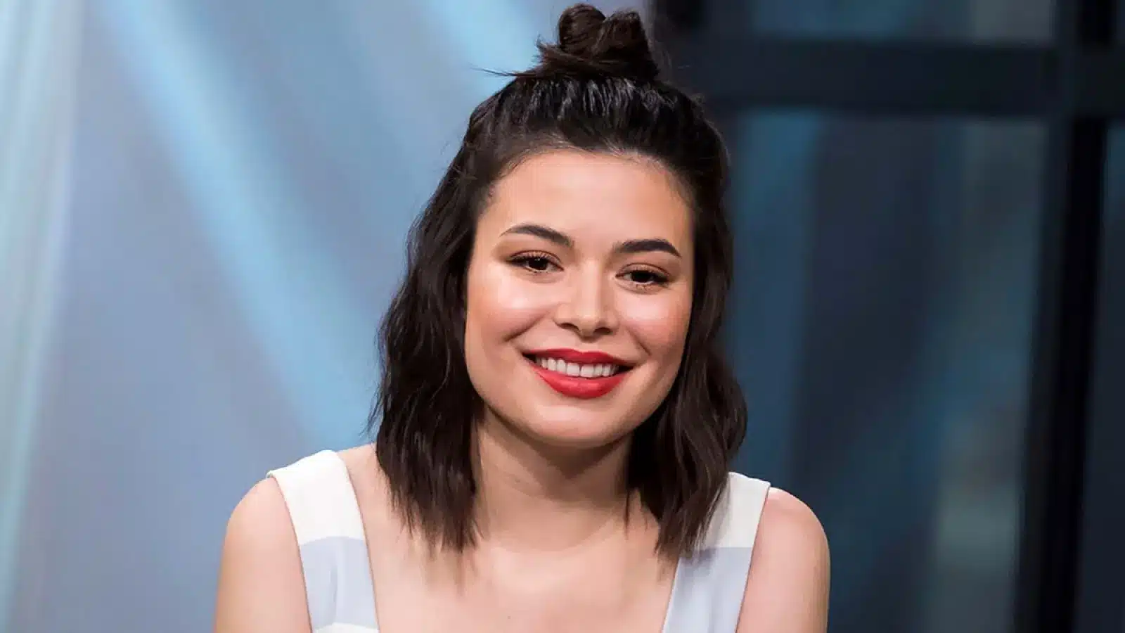 Estrela de iCarly está em nova comédia romântica da Netflix. Crédito: Reprodução.