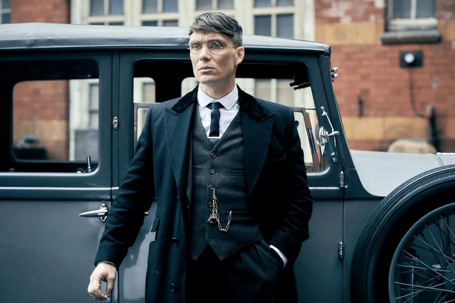 Cillian Murphy retorna como Thomas Shelby em Peaky Blinders! Não perca essa reviravolta épica. Clique e garanta seu lugar nessa jornada!