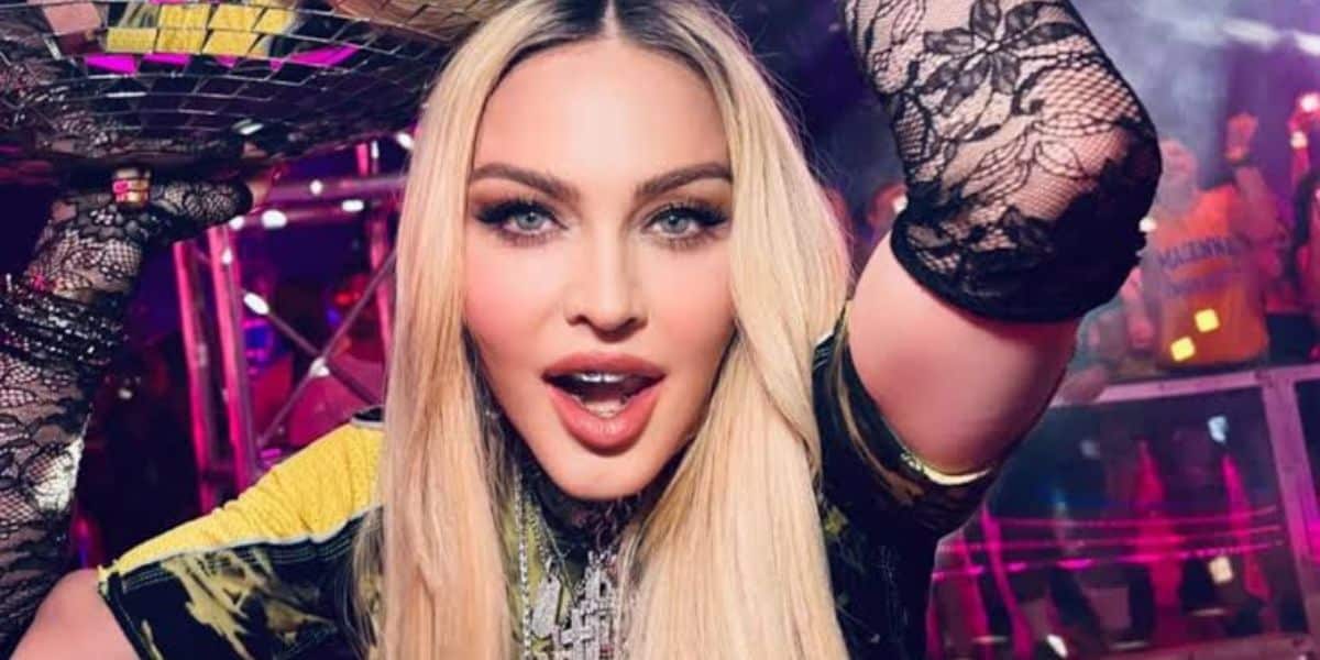 Descubra como Madonna utiliza memes para engajar com fãs brasileiros antes de seu grandioso show na Praia de Copacabana.
