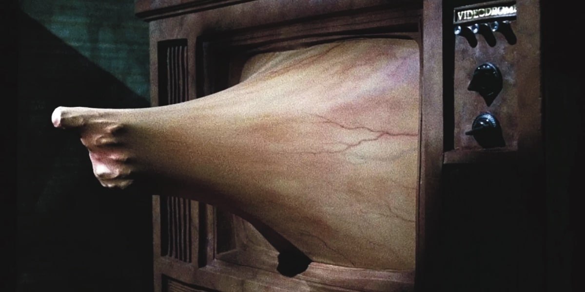 Explore o universo perturbador de David Cronenberg com 7 filmes essenciais do mestre do body horror.